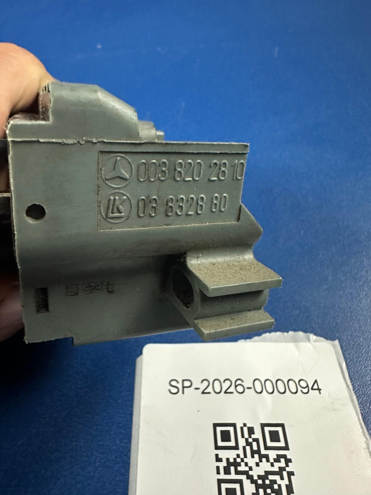 Original Mercedes W126 Memory Schalter A0038202810 Seat Switch – SP-2026-000094 – Ansicht 2