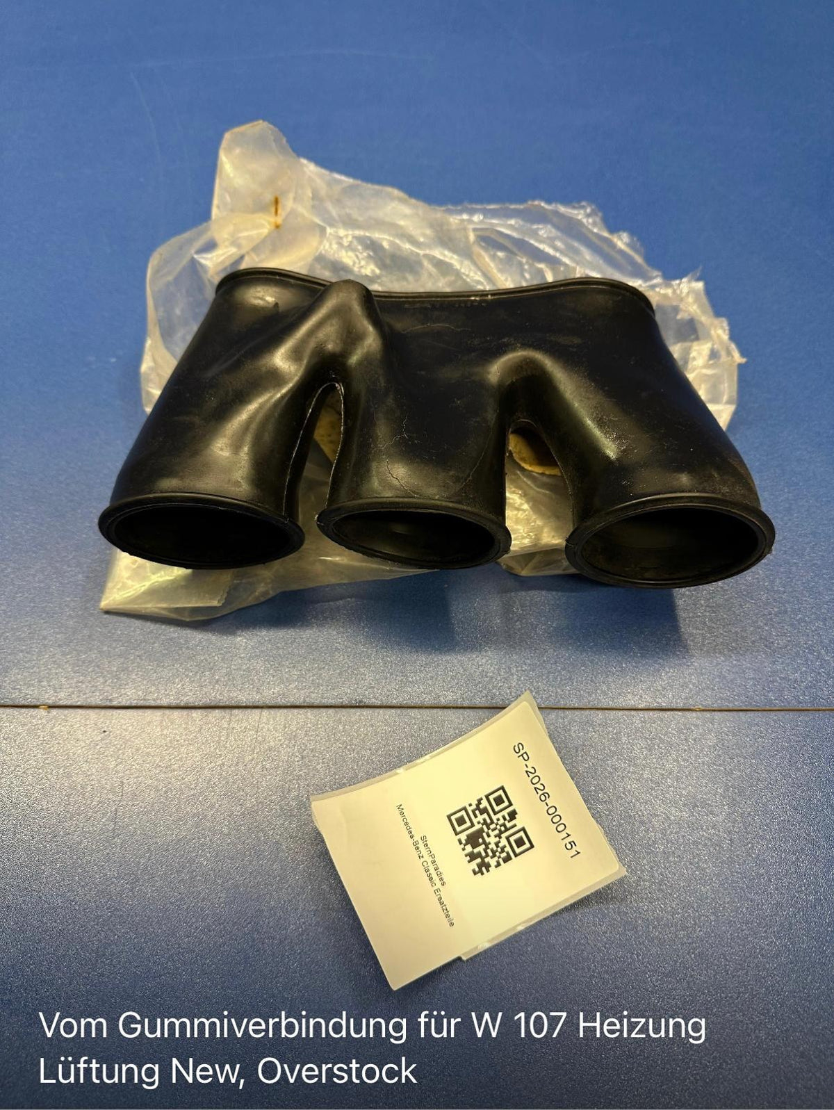 Original Mercedes W107 Gummiverbindung Heizung A1078310188 NOS – SP-2026-000151 – Ansicht 3