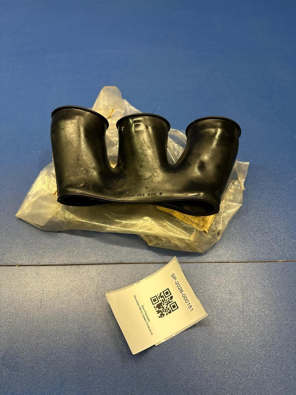 Original Mercedes W107 Gummiverbindung Heizung A1078310188 NOS – SP-2026-000151 – Ansicht 5