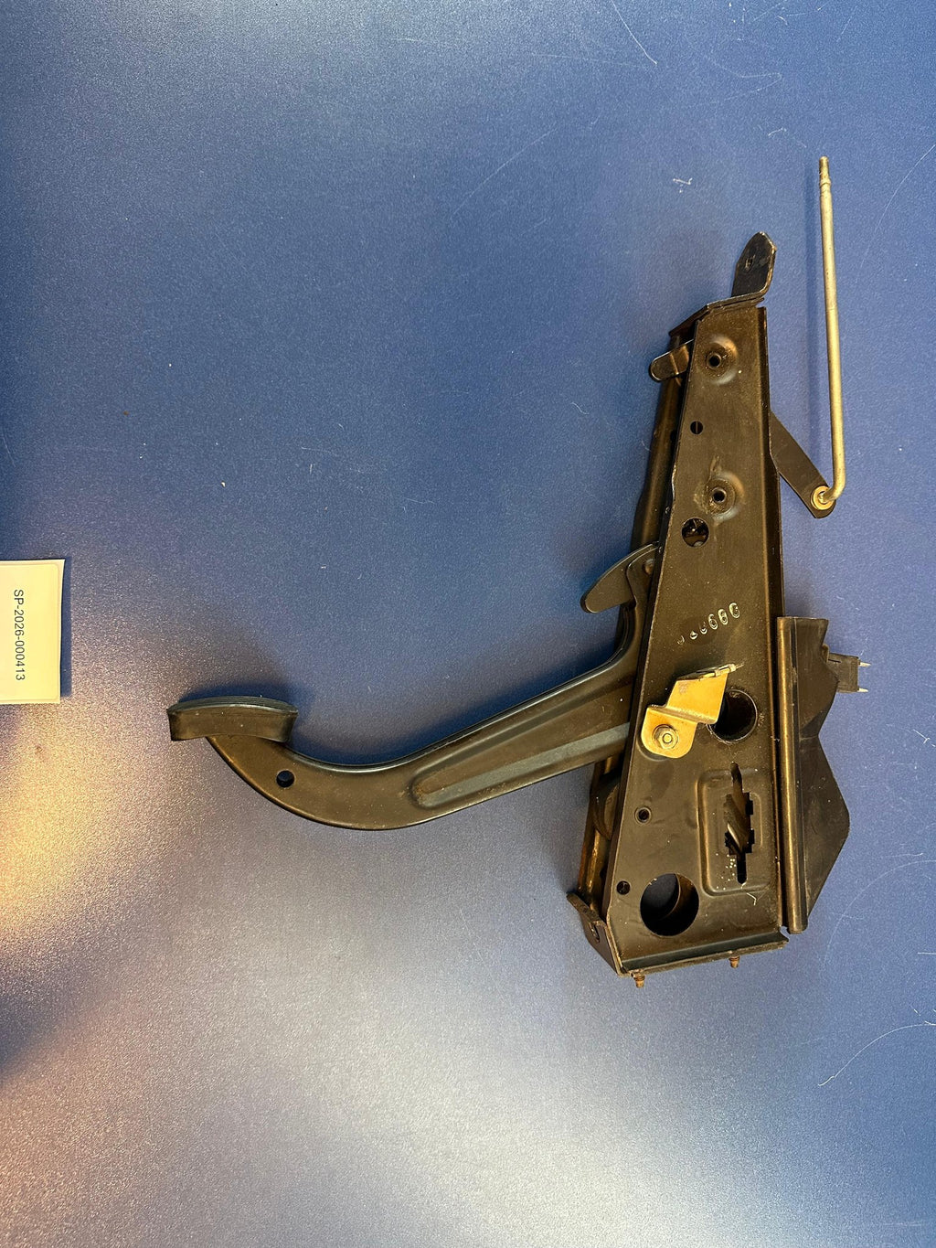 Mercedes W116 A1164200984 Feststellbremse Fußpedal Parking Brake Pedal – SP-2026-000413 – Ansicht 4