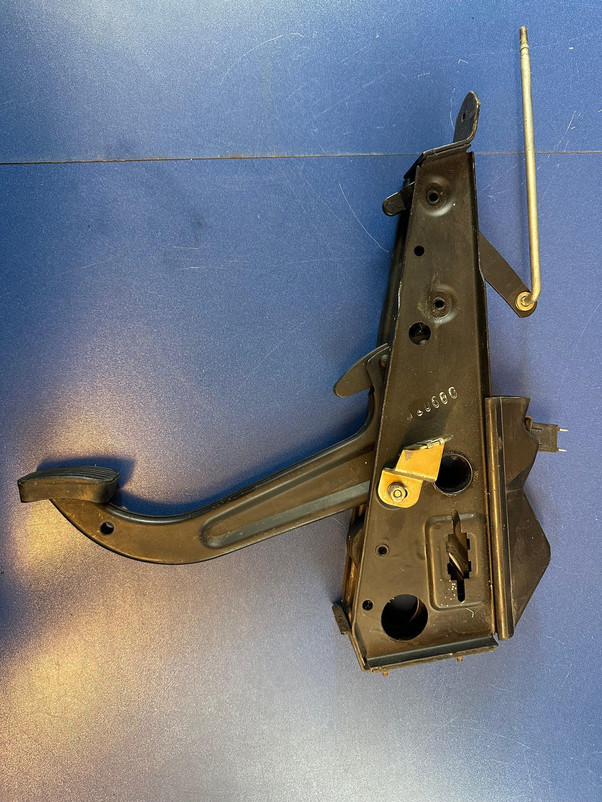 Mercedes W116 A1164200984 Feststellbremse Fußpedal Parking Brake Pedal – SP-2026-000413 – Ansicht 5