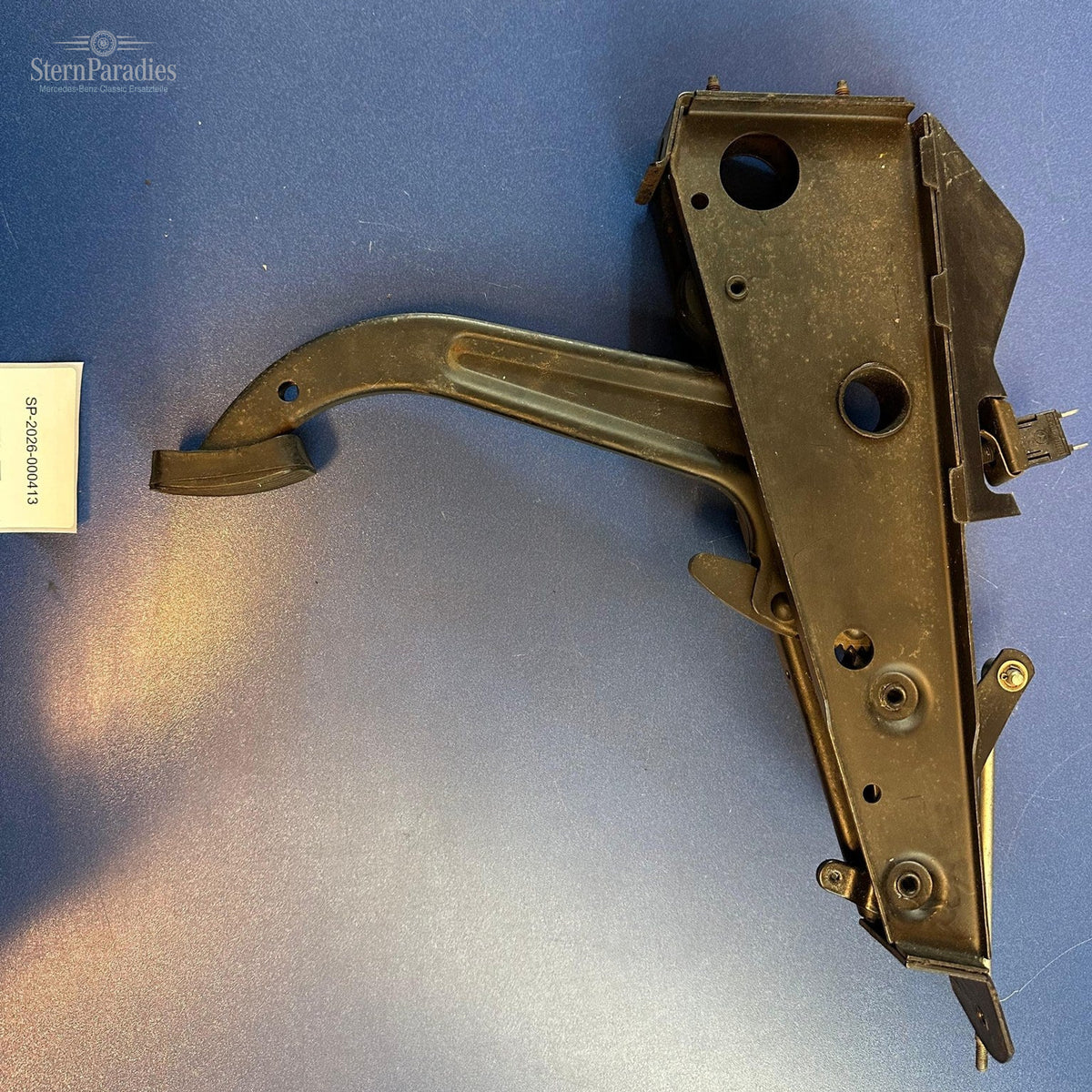 Mercedes W116 A1164200984 Feststellbremse Fußpedal Parking Brake Pedal – Weitere Ansicht – SP-2026-000413