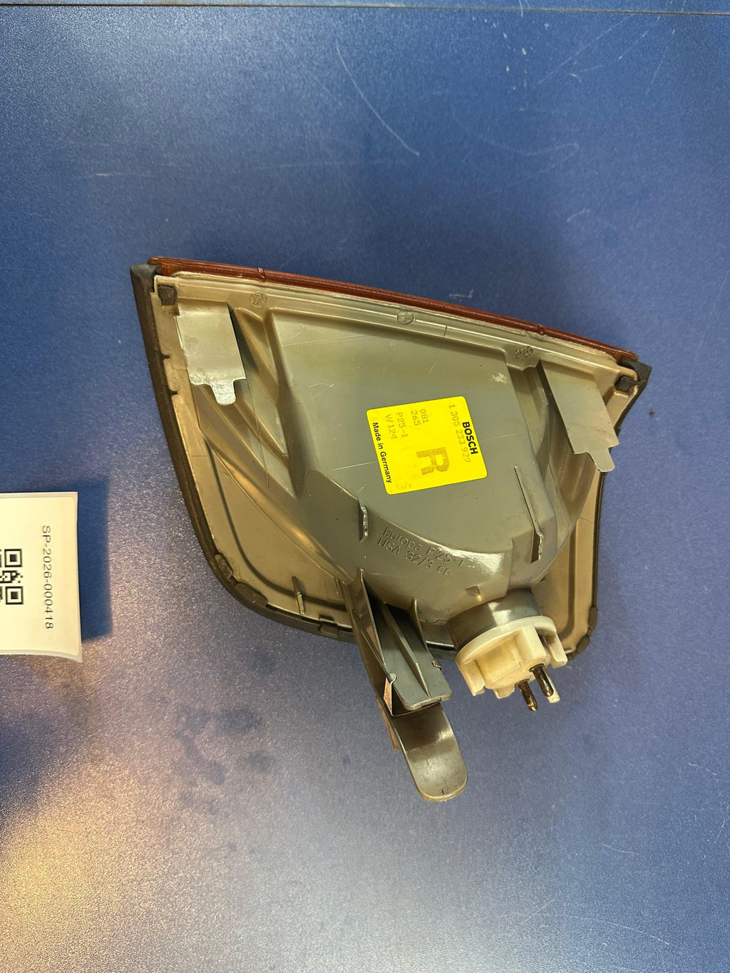 Mercedes W124 A1248260143 Blinker rechts Bosch 1305233929 Turn Signal – SP-2026-000418 – Ansicht 2