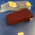 Original Mercedes W124 Mittelarmlehne Stoff Mittelrot 3B57 A1249704430 NOS – Gesamtansicht – SP-2026-000452