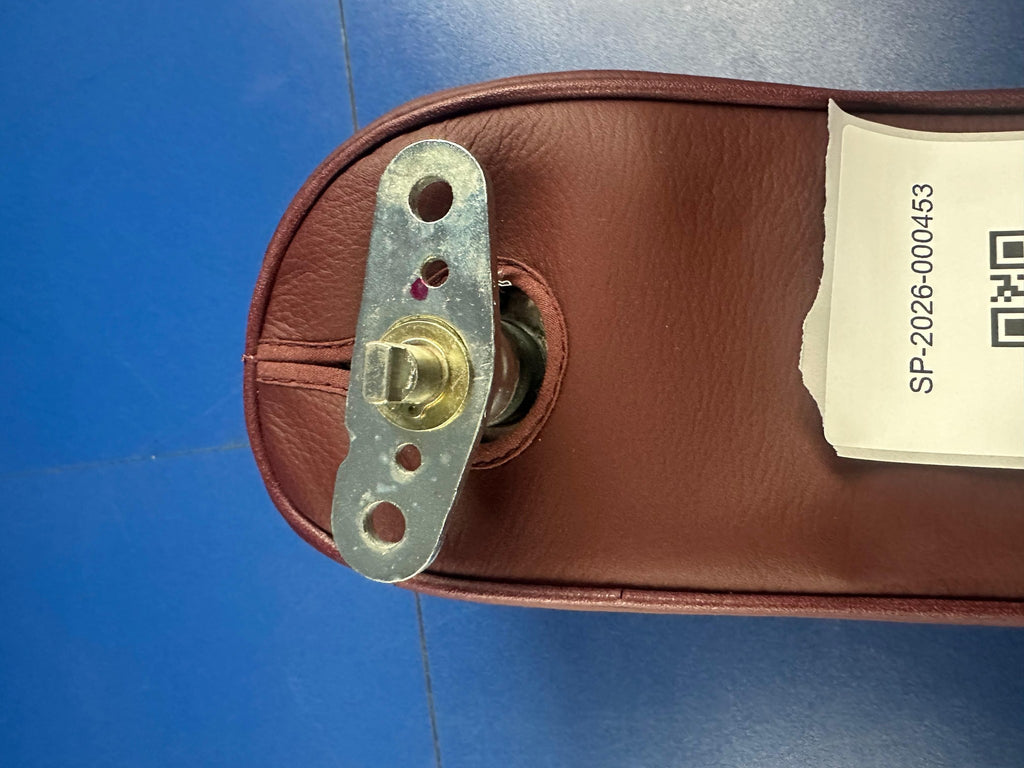 Original Mercedes W124 Mittelarmlehne Leder Mittelrot 3B32 A1249706130 NEU – SP-2026-000453 – Ansicht 1