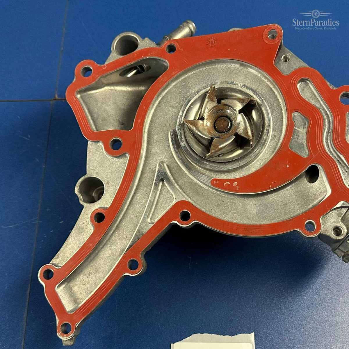 Original Mercedes M272 Wasserpumpe A2722000401 A2722000901 Water Pump NOS – Detailansicht – SP-2026-000458